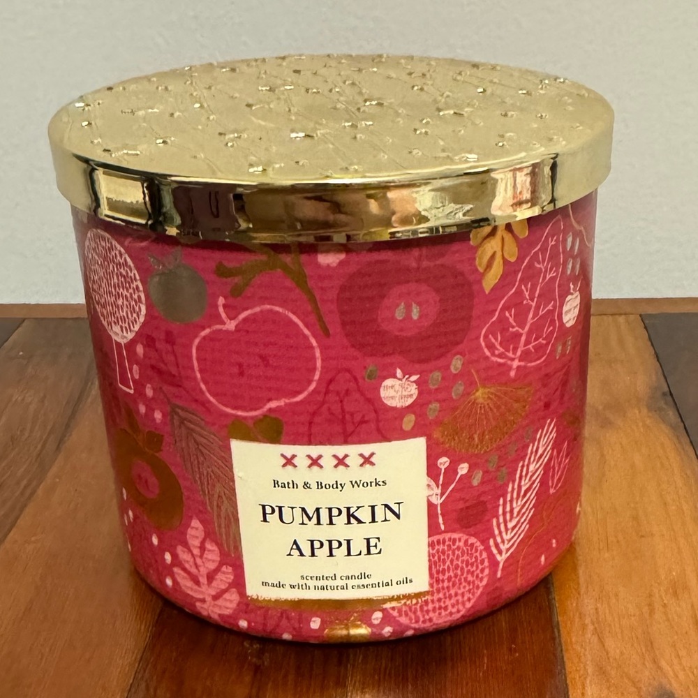 Bath & Body Works 3 wick Candle Pumpkin Apple, NWT
